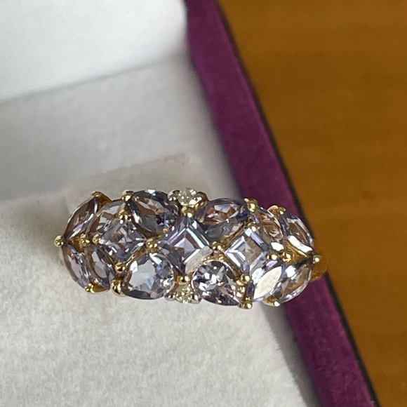 Jewelry - Tanzanite and diamond ring